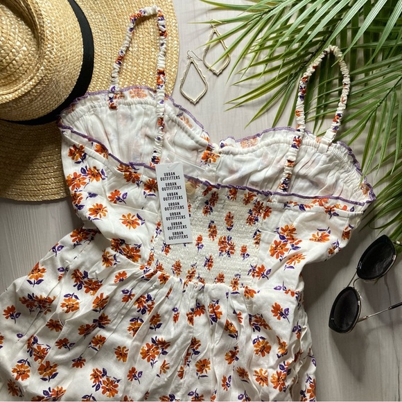 UO | Urban Outfitters Floral Linen Romper - Picture 6 of 9